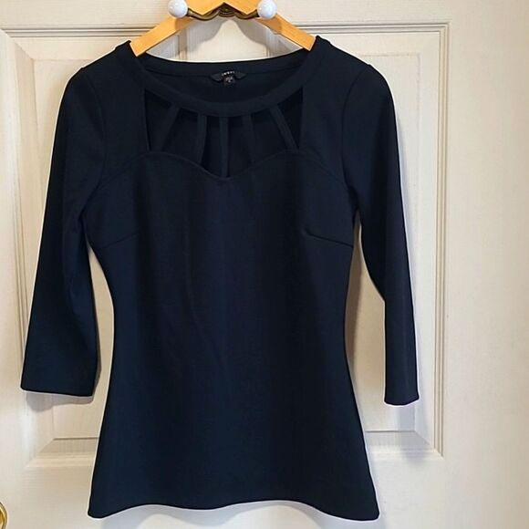 GUESS Black 3/4 Bodice  Shirt with Cut-outs - Size M - Picture 1 of 6